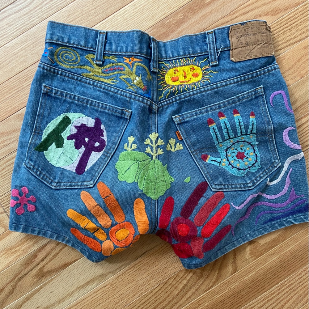 Levi’s w34 hand embroidery shorts